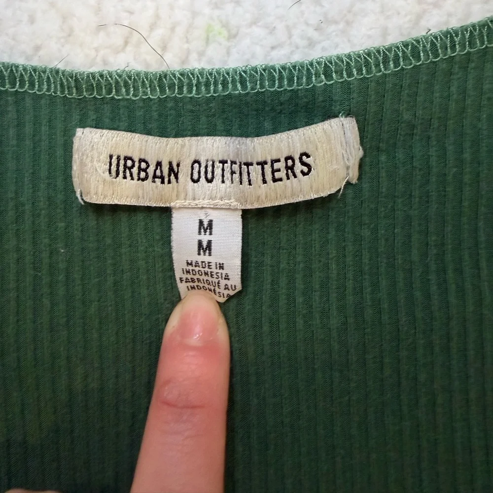 Urban Outfitters Ribbed Button-Up Crop Top - Picture 4 of 7